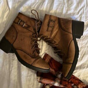 size 8 womens  tan faux leather ankle boots winter fall eight western grannycore